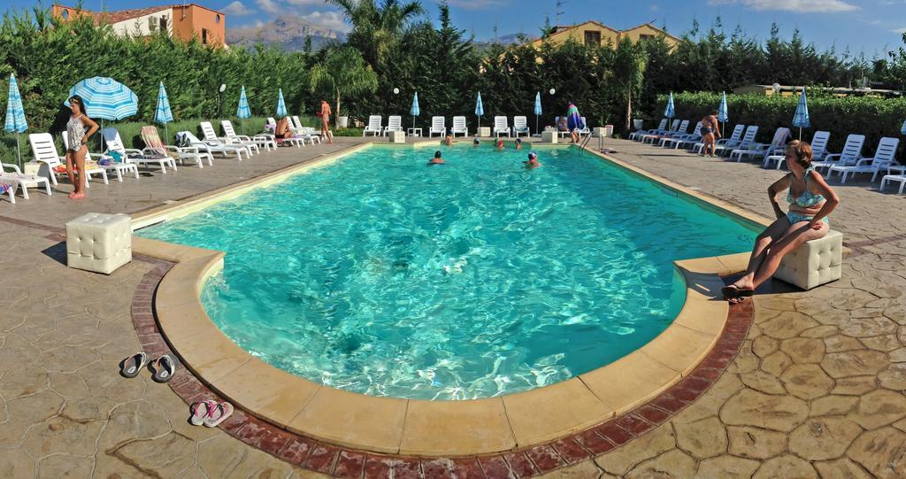 Paradise Beach Camera Mansardata Vicino Cefalu Piscina Aperta カンポフェリーチェ・ディ・ロッチェッラ 部屋 写真