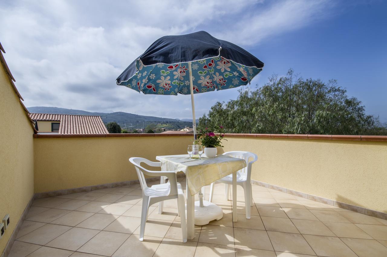 Paradise Beach Camera Mansardata Vicino Cefalu Piscina Aperta カンポフェリーチェ・ディ・ロッチェッラ エクステリア 写真