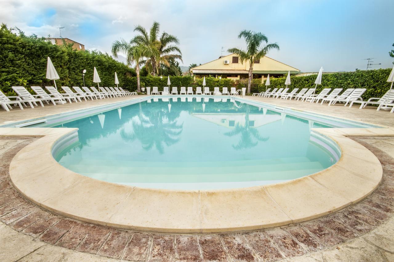 Paradise Beach Camera Mansardata Vicino Cefalu Piscina Aperta カンポフェリーチェ・ディ・ロッチェッラ エクステリア 写真