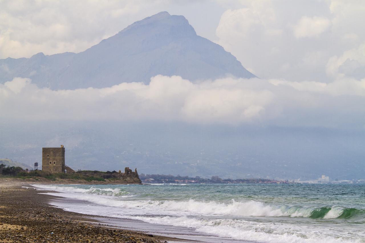 Paradise Beach Camera Mansardata Vicino Cefalu Piscina Aperta カンポフェリーチェ・ディ・ロッチェッラ エクステリア 写真