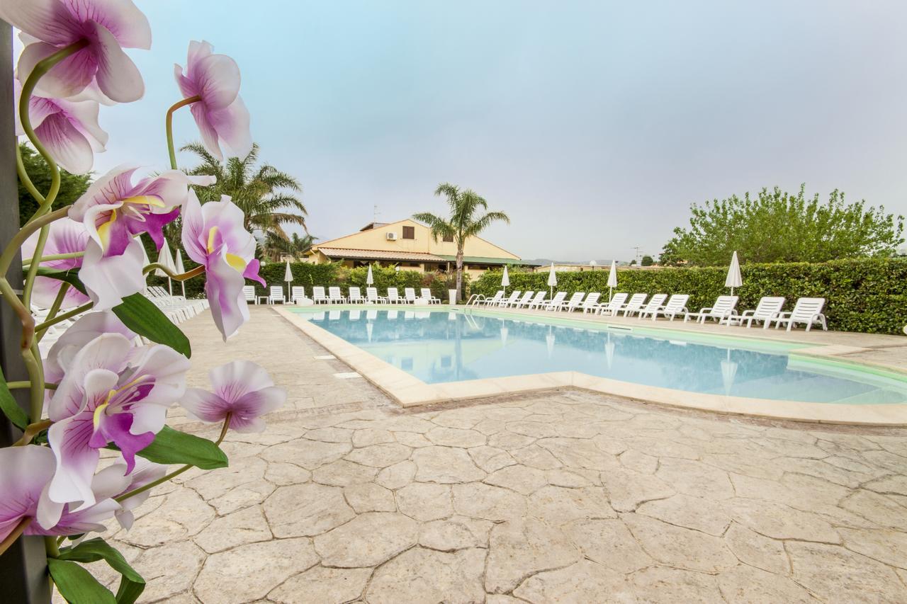 Paradise Beach Camera Mansardata Vicino Cefalu Piscina Aperta カンポフェリーチェ・ディ・ロッチェッラ エクステリア 写真